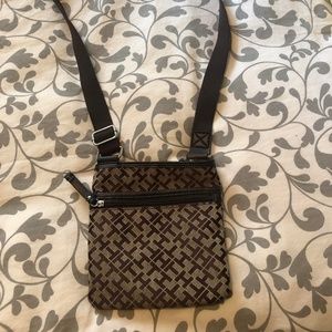 Tommy Hilfiger Bags - Tommy Hilfiger crossbody purse Tommy Hilfiger Bags - Tommy Hilfiger crossbody purse